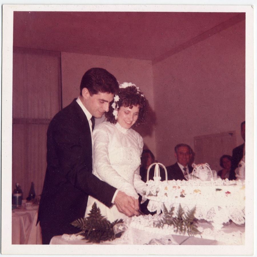 Foto di matrimonio anni '90 sbiadita